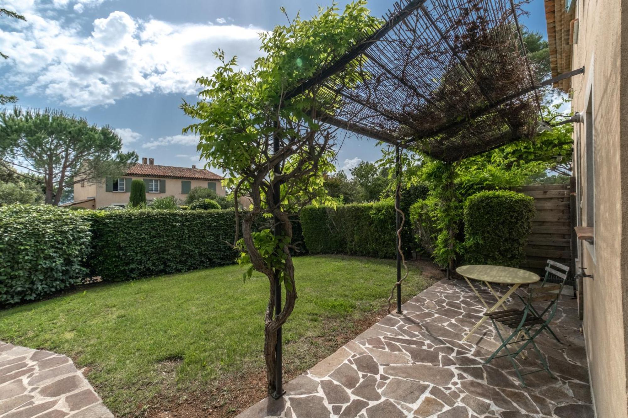 Les Appartements Et Maisons Du Domaine De Saint Endreol Golf & Spa Resort ลามอตต์ ภายนอก รูปภาพ